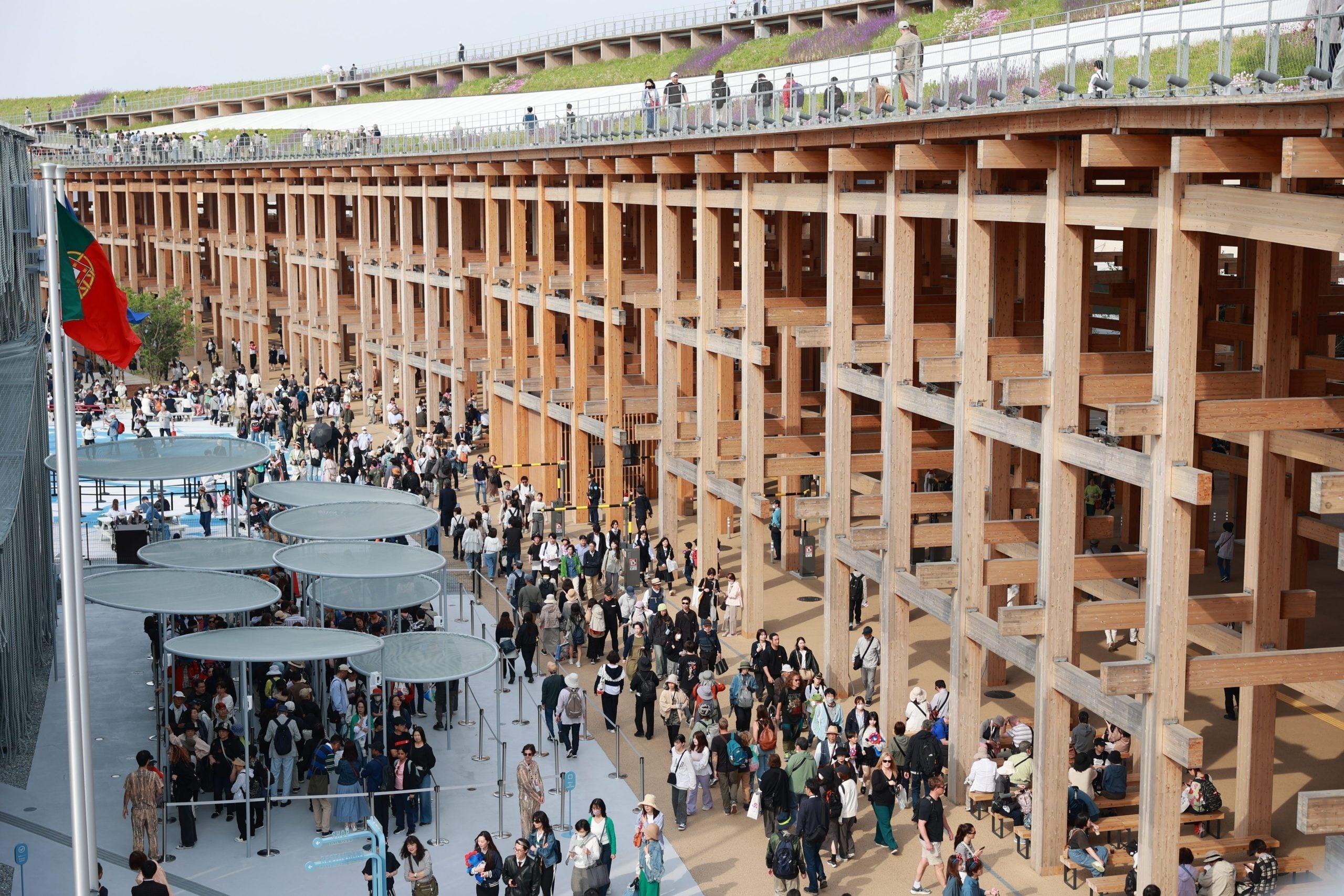 2025 Osaka Expo Spotlight: How Sihoo’s Futuristic Study Room Captivates Visitors？